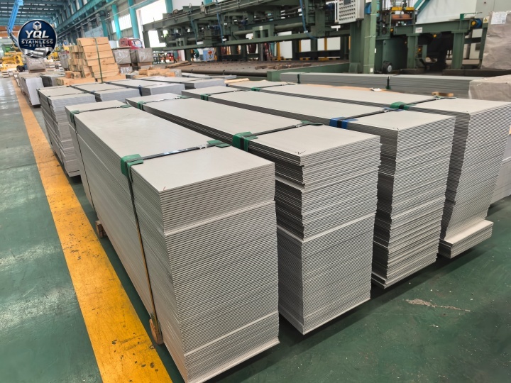 Stainless Steel Flat Bar Manufacturer | 304/316L Hot Rolled & Cold Drawn Flat Bars