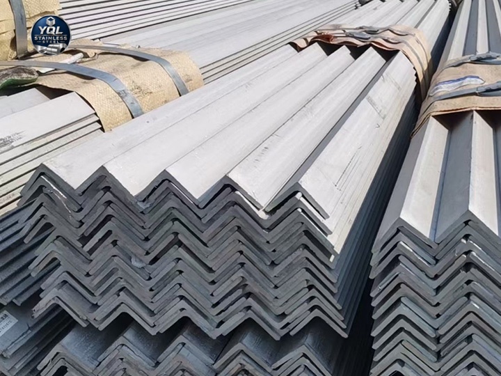Stainless Steel Angle Bar Manufacturer | 304/316L Equal & Unequal Leg Angles