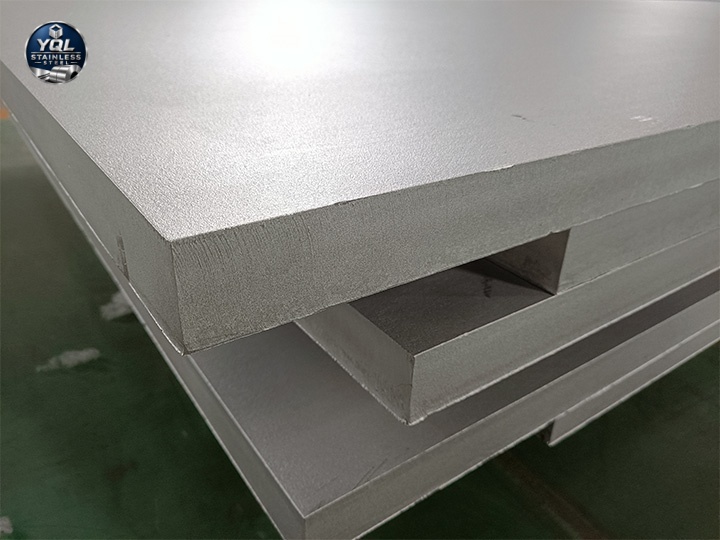 Stainless Steel Medium and Heavy Plate