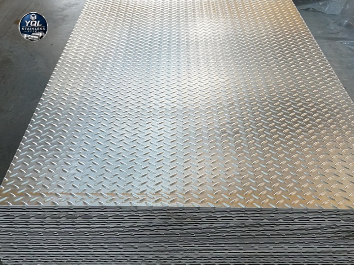 Stainless Steel Checkered Plate | Anti Slip Diamond & Lentil Pattern Sheet