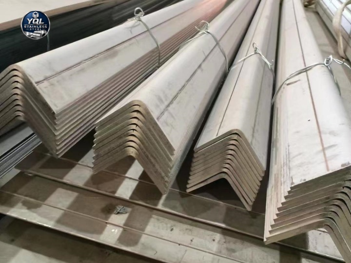Stainless Steel Angle Bar Manufacturer | 304/316L Equal & Unequal Leg Angles