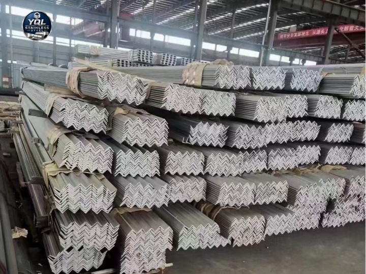 Stainless Steel Angle Bar Manufacturer | 304/316L Equal & Unequal Leg Angles Stainless Steel Angle Bar Manufacturer | 304/316L Equal & Unequal Leg Angles