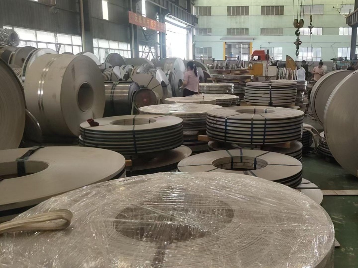 Stainless Steel Hot Rolled Strip Manufacturer | 304/316L/310S/430 No.1 Hot Rolled Narrow Strip
